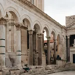 Studio Nana - By Golden Gate, Old Town Split